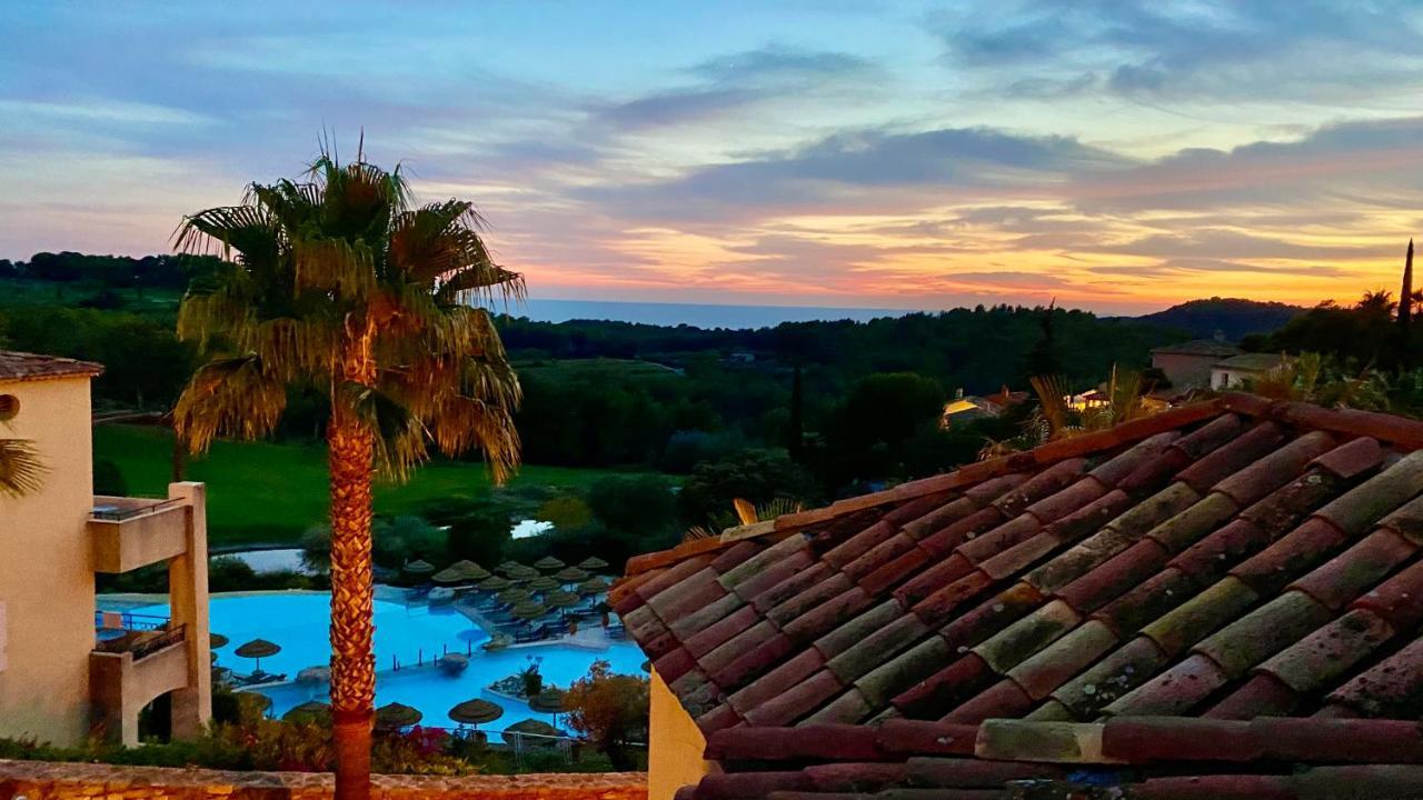 Hameau Des Amandiers-Vue Mer & Golf Сен Сир сюр Мер Екстериор снимка